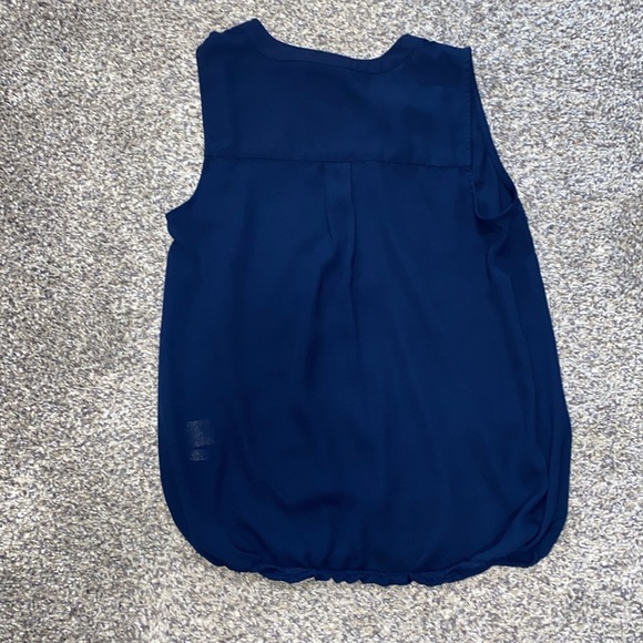 Soho Sleeveless Banded Blouse - Picture 6 of 6